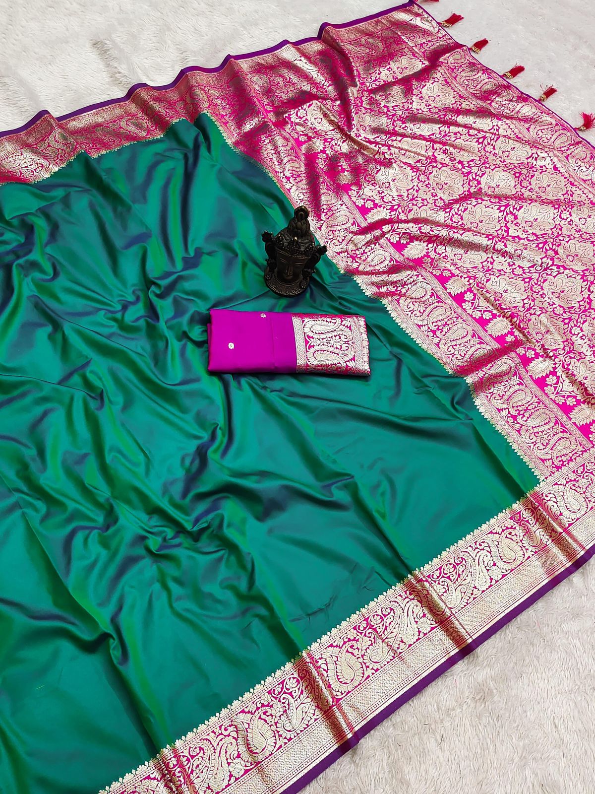 Rama Green n Pink-Contrast Pallu-Banarasi Silk Saree